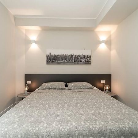 Apt 2 Min From The Cathedral With Private Parking Côme Extérieur photo