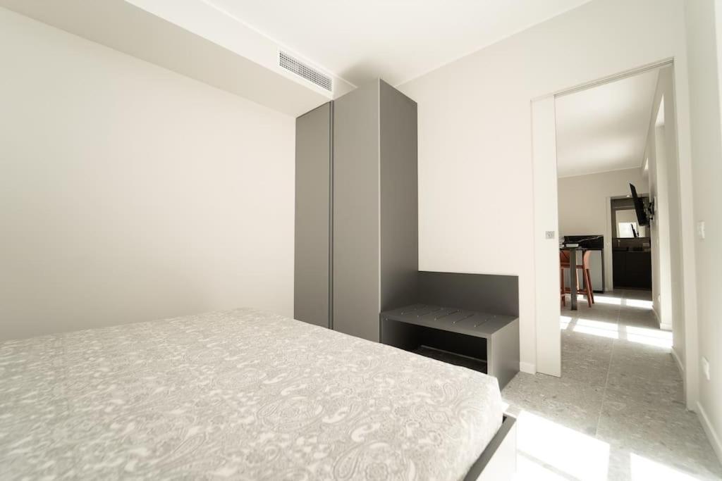 Apt 2 Min From The Cathedral With Private Parking Côme Extérieur photo