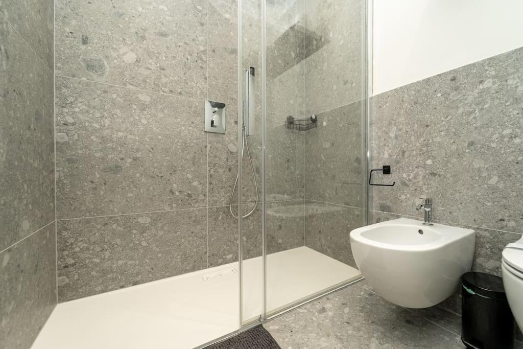 Apt 2 Min From The Cathedral With Private Parking Côme Extérieur photo